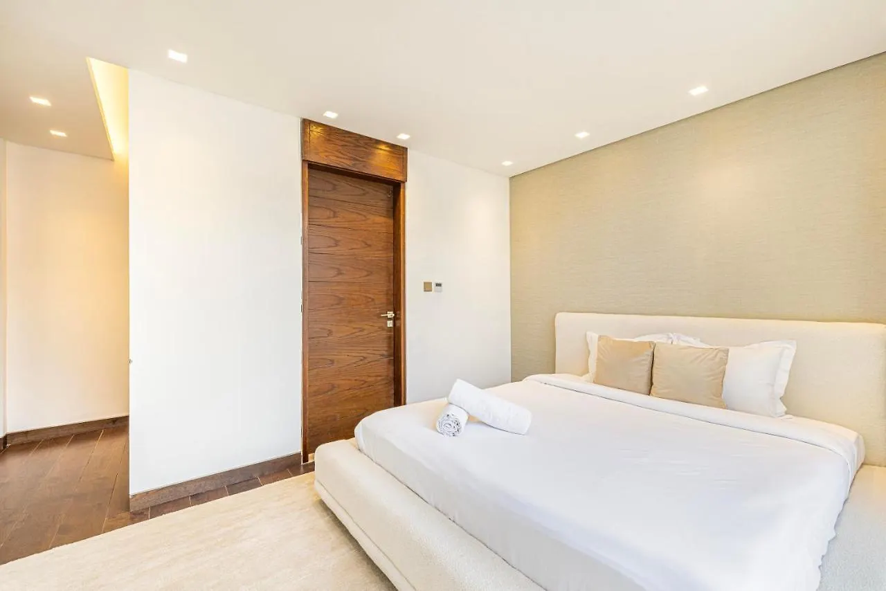 Apartment Daniels 5Br Villa With Private Pool At Damac Hills Dubai