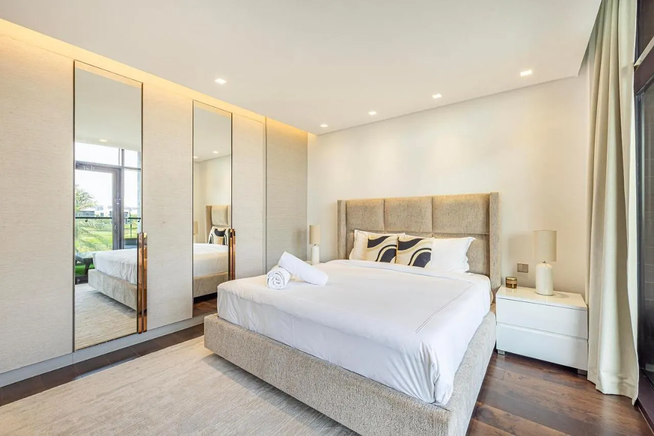 Apartment Daniels 5Br Villa With Private Pool At Damac Hills Dubai